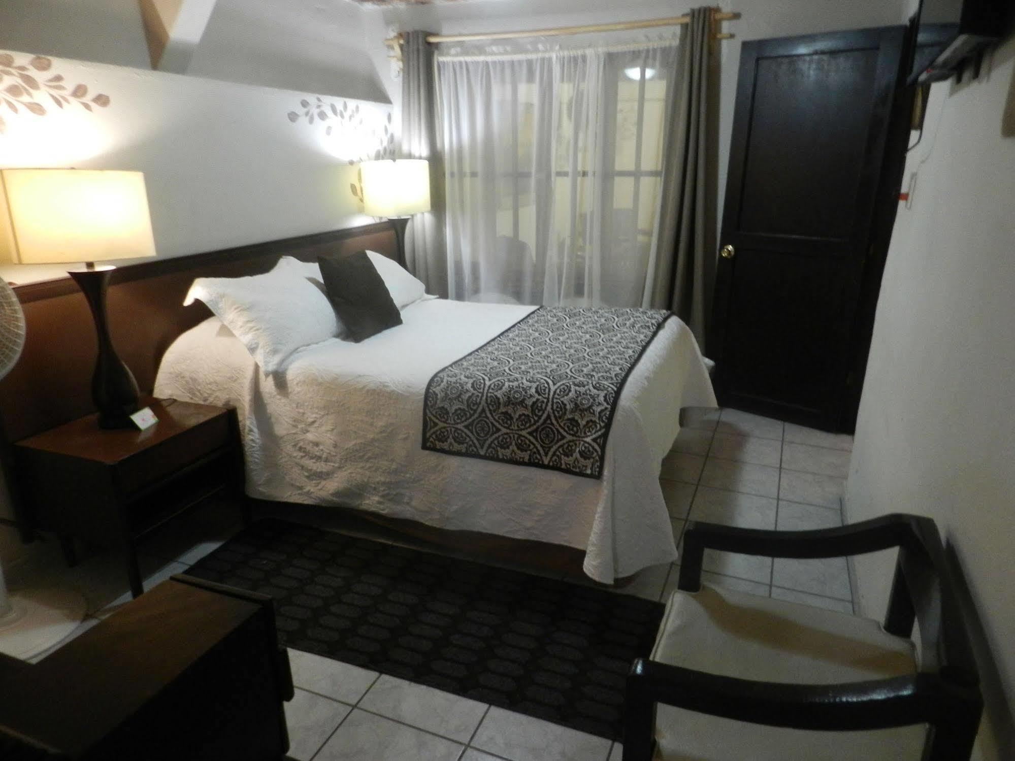 Hotel Santa Ana 3*
